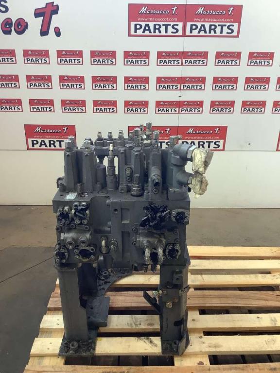 Distribuidor hidraulico para Hitachi ZX135-5 Foto 2