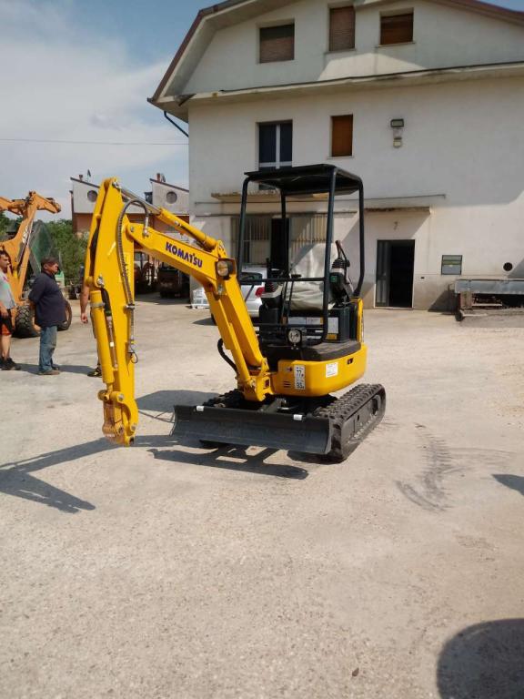 Komatsu PC16R-3HS Foto 1