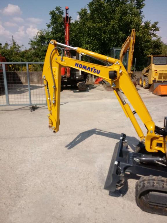Komatsu PC16R-3HS Foto 3