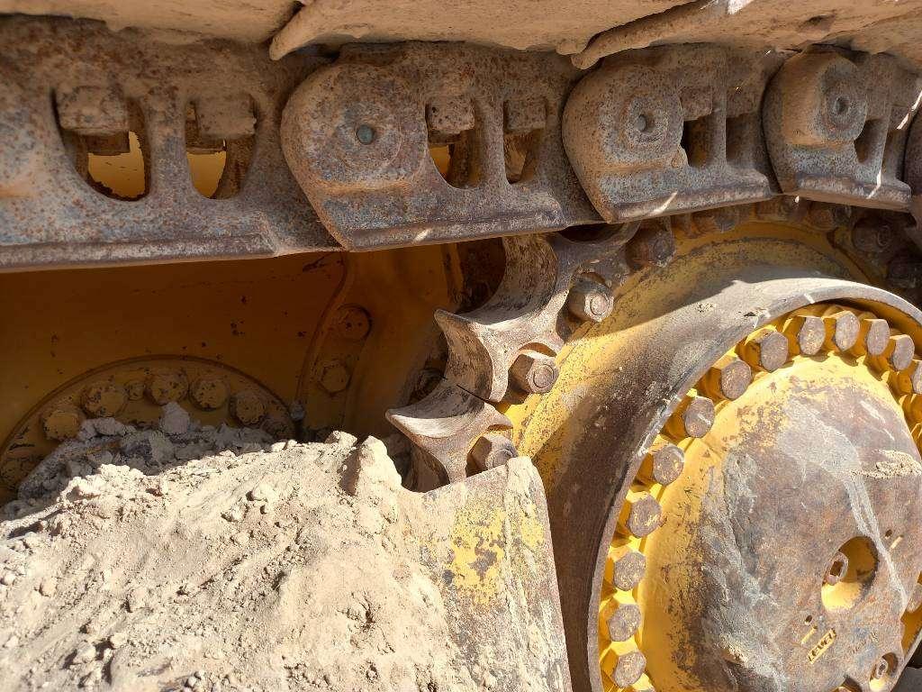 Komatsu D155A-6R (4pcs available for sale in Abu Dhabi) Foto 11