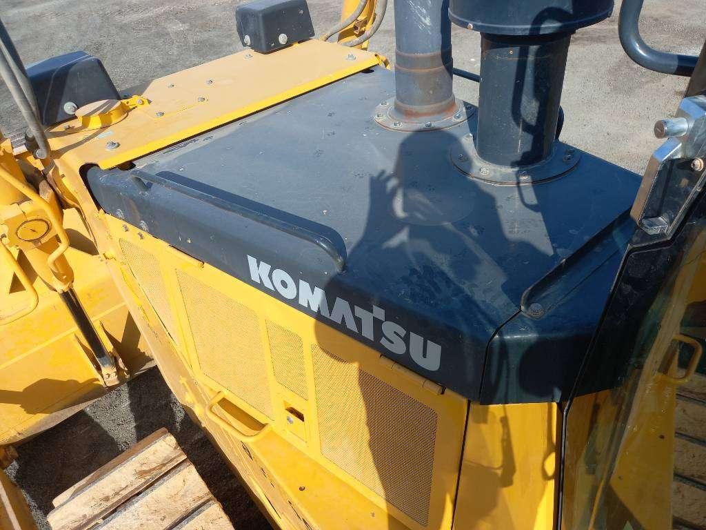 Komatsu D155A-6R (4pcs available for sale in Abu Dhabi) Foto 15