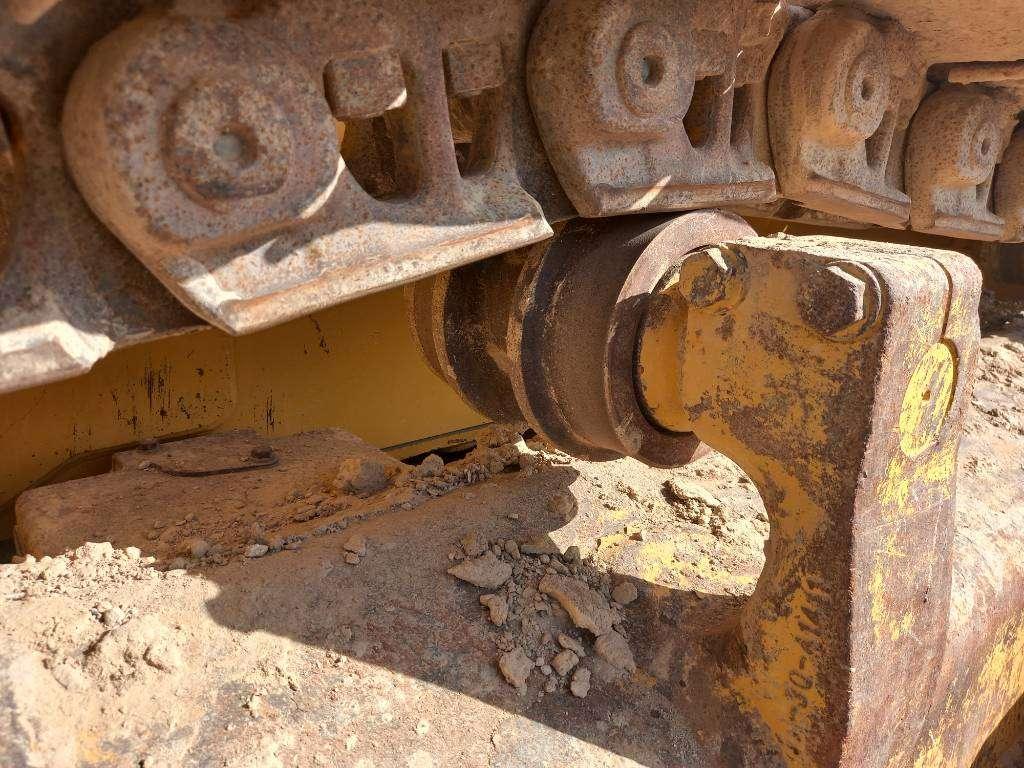 Komatsu D155A-6R (4pcs available for sale in Abu Dhabi) Foto 22