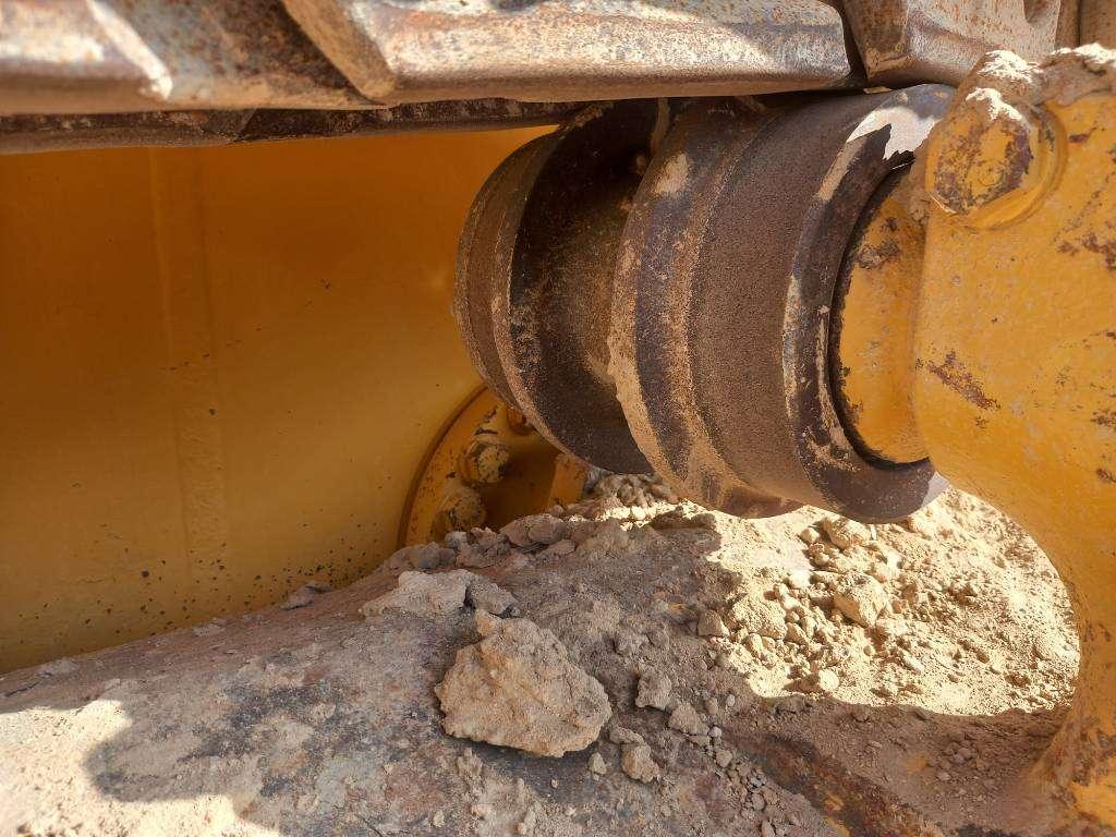 Komatsu D155A-6R (4pcs available for sale in Abu Dhabi) Foto 23