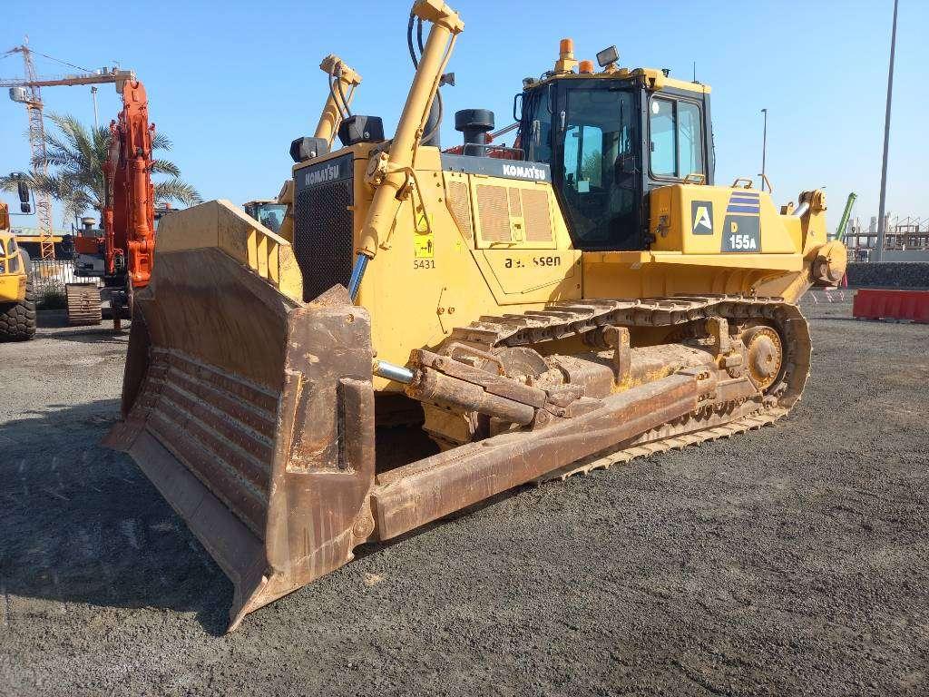 Komatsu D155A-6R (4pcs available for sale in Abu Dhabi) Foto 8