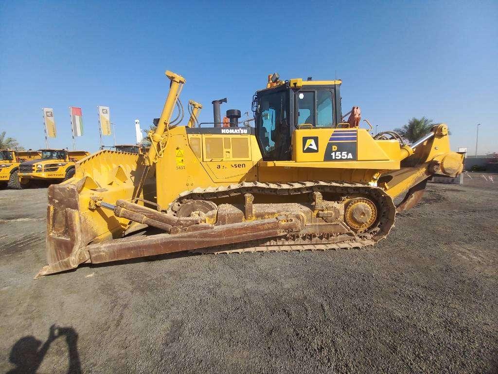 Komatsu D155A-6R (4pcs available for sale in Abu Dhabi) Foto 9