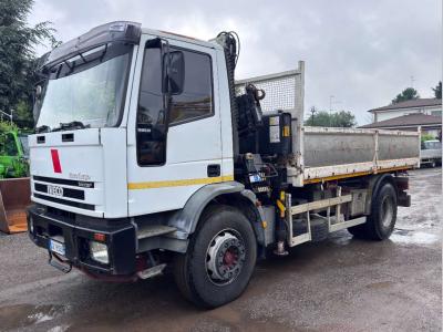 Iveco 180E28 Ribaltabile + Gru 43 q.li vendida por G.M. Service srl