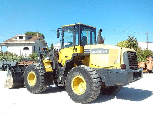 Komatsu WA250PZ-5 Foto 2