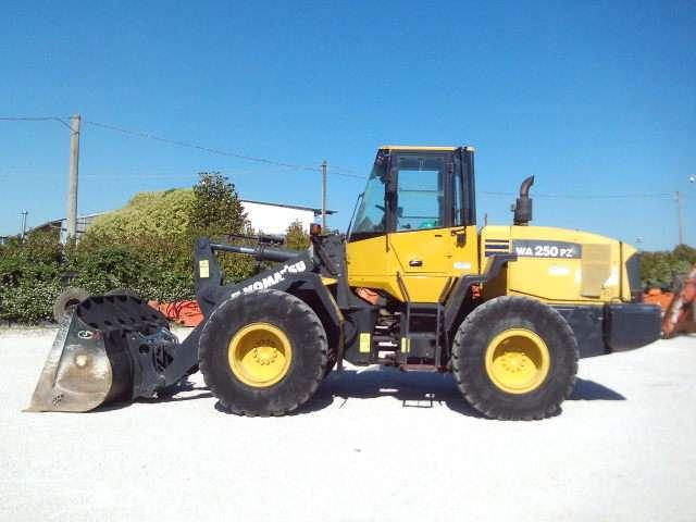 Komatsu WA250PZ-5 Foto 3
