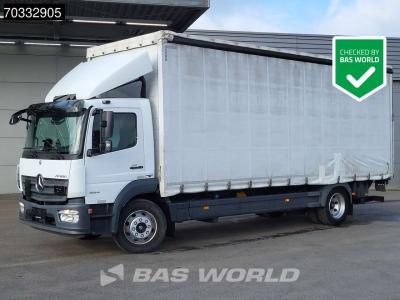 Mercedes-Benz Atego 1524 4X2 15tonner curtainsides 1500kg Ladebordwand Automatic Airco Euro 6 vendida por BAS World B.V.