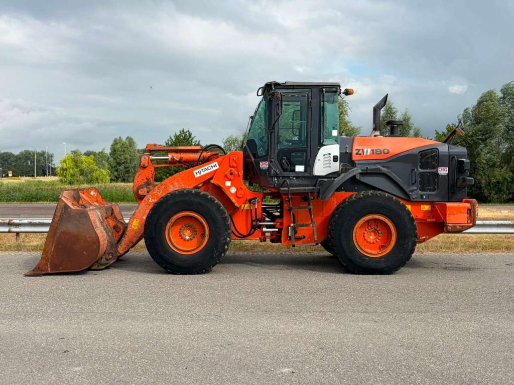 Hitachi ZW180-5B Foto 1