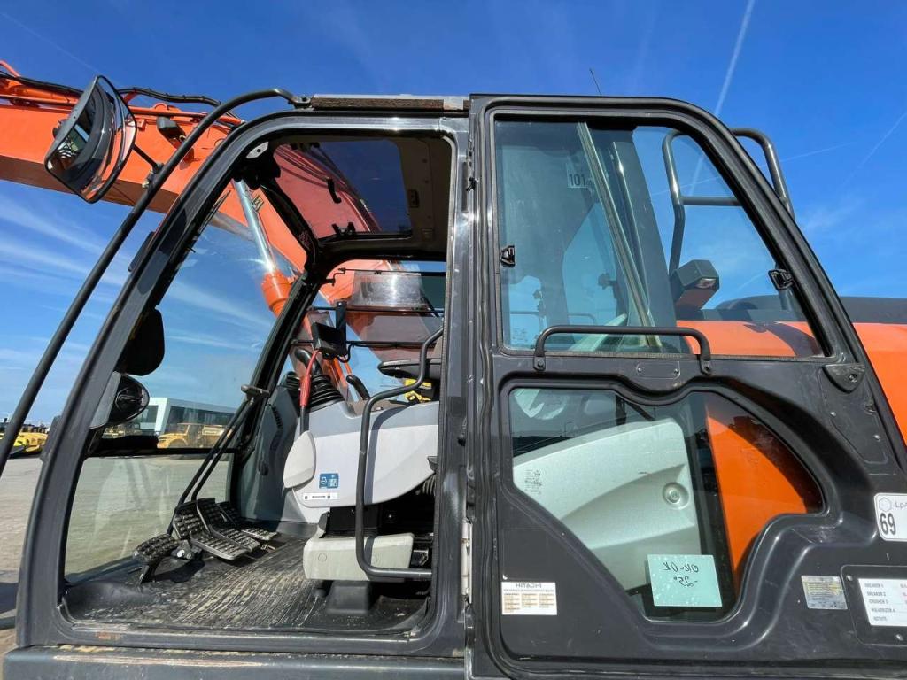 Hitachi ZX210LC-6 Foto 19