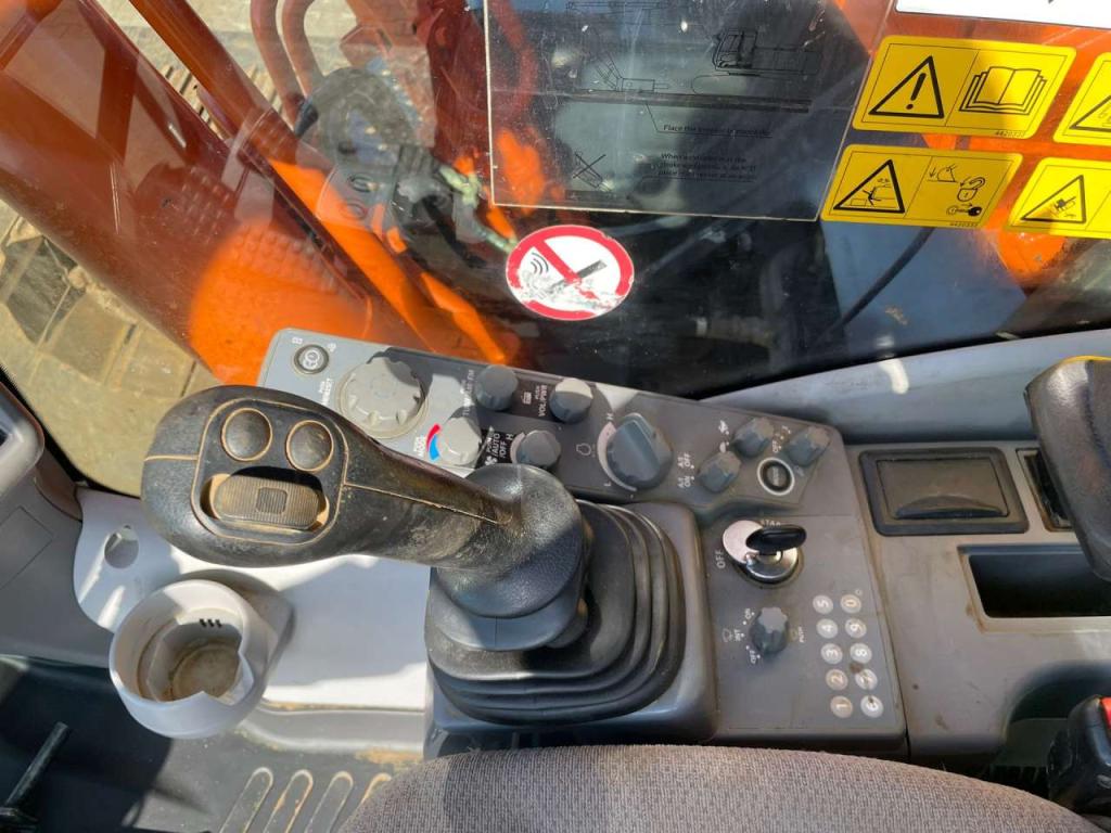 Hitachi ZX210LC-6 Foto 21