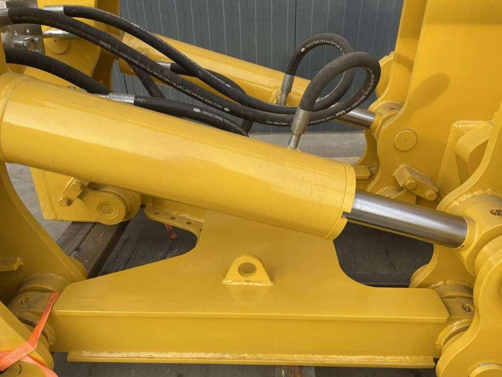 Komatsu D85 Foto 7