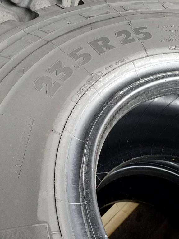 Neumático para Michelin 23.5 R 25 Foto 1