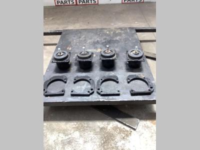 Base de cabina para Hitachi ZX135US-7 vendida por Massucco T. Srl Area Ricambi