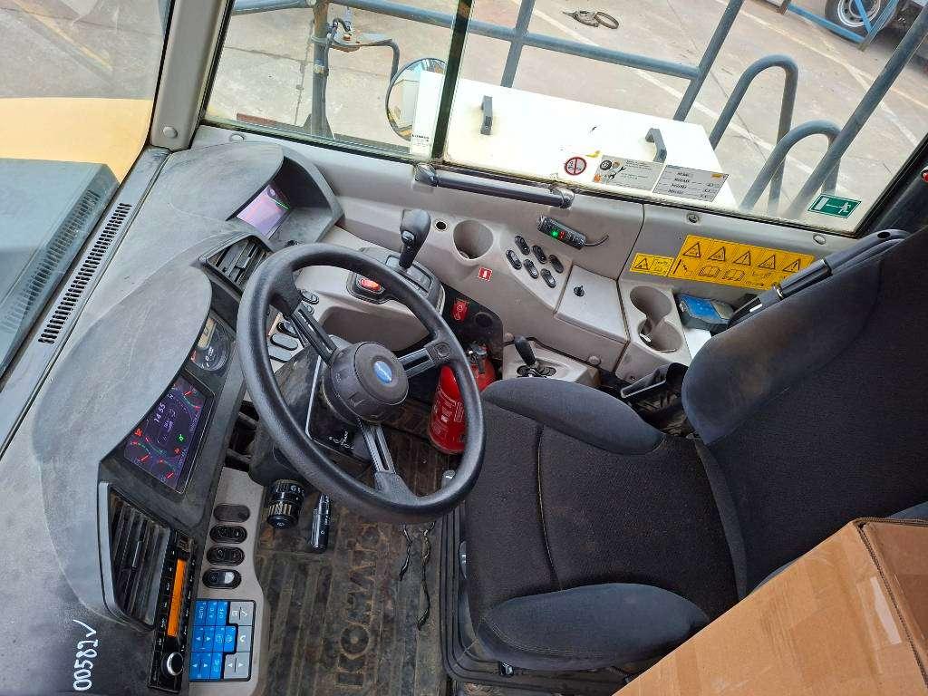 Komatsu HM300-3 Foto 9