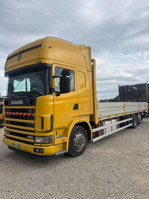 Scania 124L 420 Foto 3