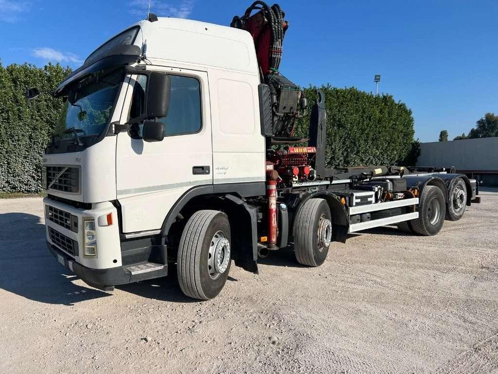 Volvo FM82 SCARRABILE CON GRU E POLIPO Foto 1