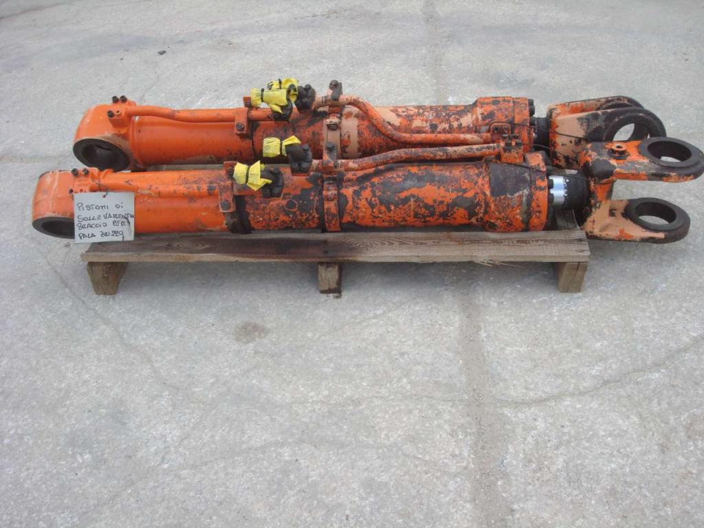 Cilndro de levantamiento para Hitachi ZW220 Foto 3