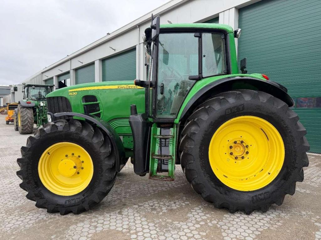 John Deere 7430 Excellent condition Foto 3