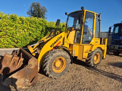 Komatsu WB70A vendida por Omeco Spa