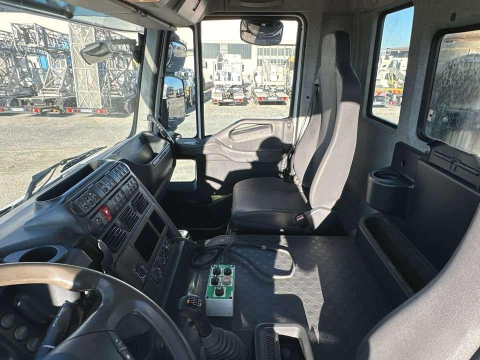 Iveco Trakker 450 6X4 Foto 13