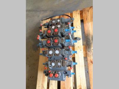 Distribuidor hidraulico para Liebherr 924 B vendida por PRV Ricambi Srl
