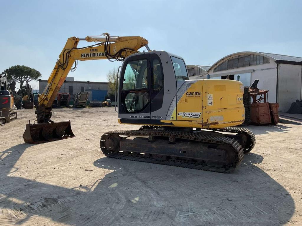 New Holland E145 Foto 2