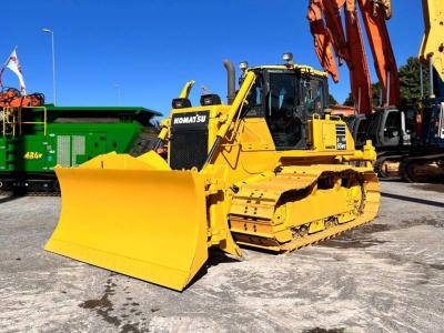Komatsu D65 Foto 1