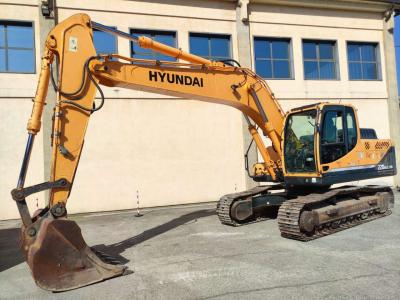 Hyundai R220NLC-9A vendida por Comai Spa
