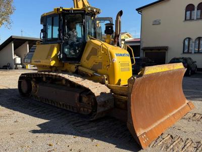 Komatsu D61EX-24 vendida por Trazzi Macchine Srl
