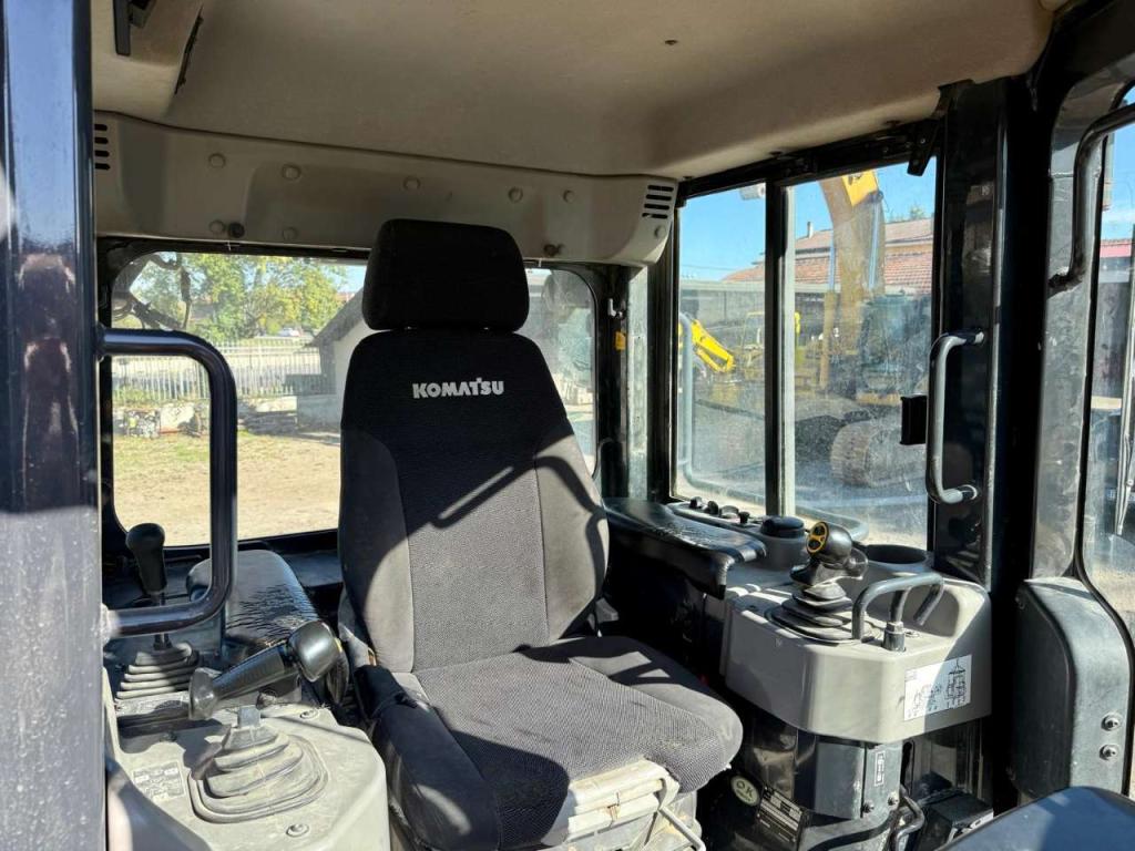 Komatsu D61EX-24 Foto 18