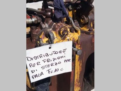 Distribuidor hidraulico para Fiat Allis FL10C vendida por OLM 90 Srl