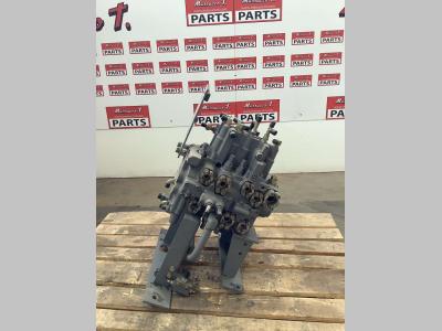 Distribuidor hidraulico para Hitachi ZX135US vendida por Massucco T. Srl Area Ricambi