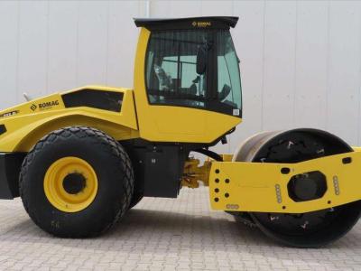 Bomag BW213 D-5 PL vendida por Bove Verhuur & Verkoop