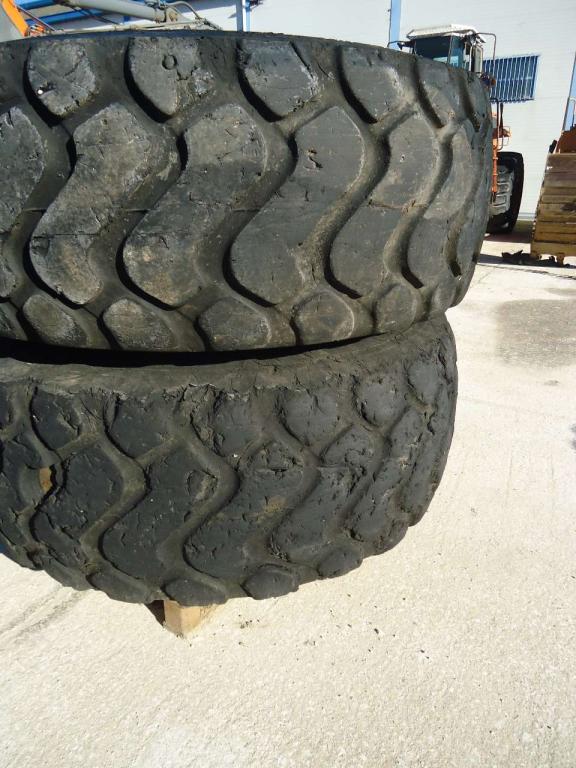 Neumático con llantas para 26.5R25 - COMPLETI DI CERCHI - AL 30% - Foto 1