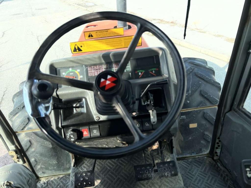 Massey Ferguson MF3655 4X4 Foto 8