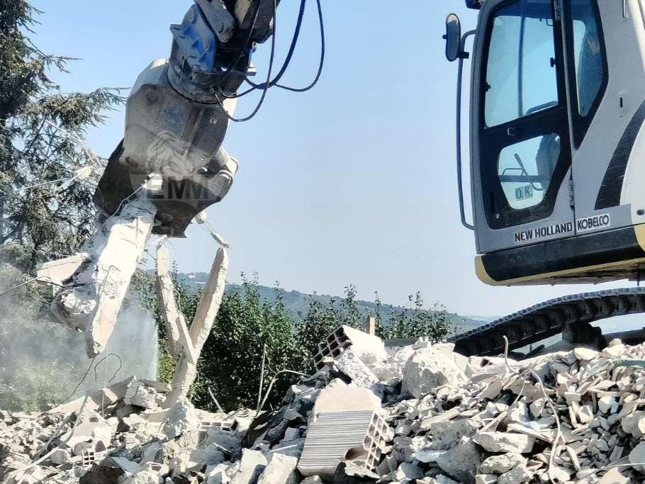 EMM Pinza da demolizione escavatore 130/190 q.li Foto 1