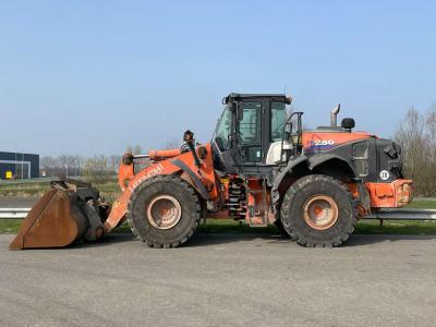 Hitachi ZW250-6 vendida por Big Machinery