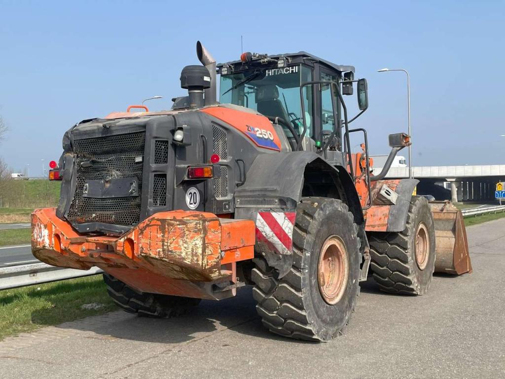 Hitachi ZW250-6 Foto 5