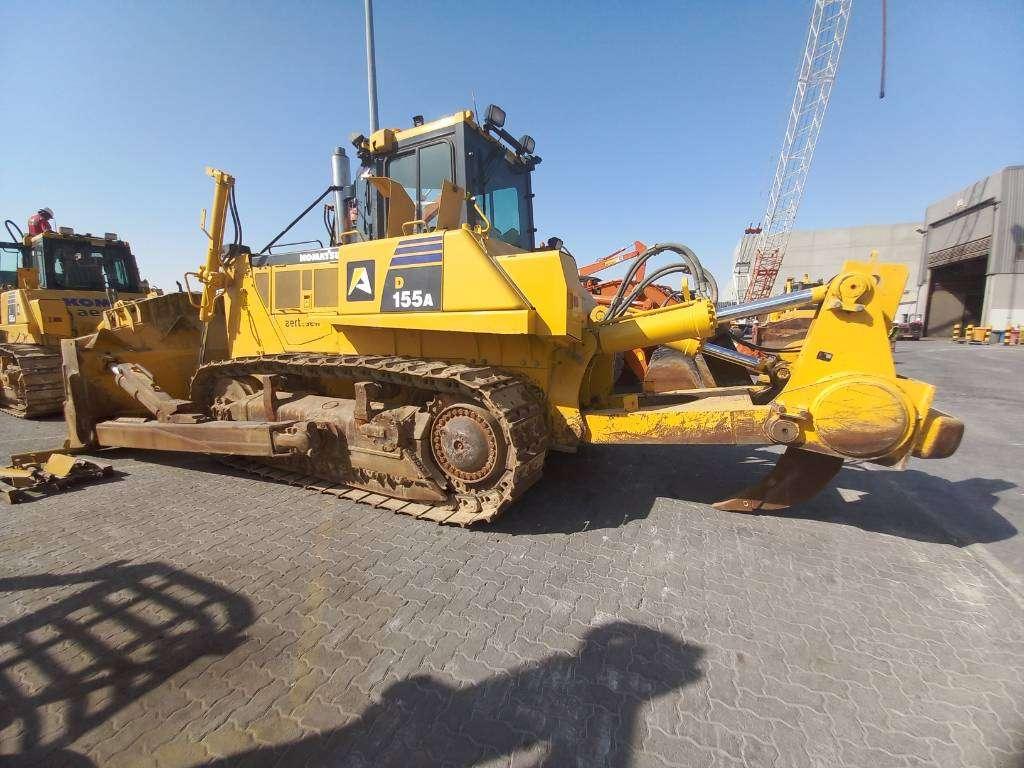 Komatsu D155A-6R (4pcs available for sale in Abu Dhabi) Foto 12