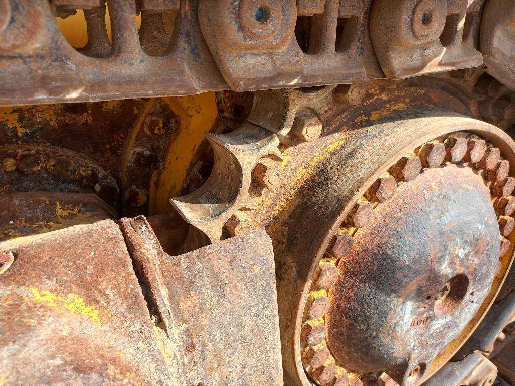 Komatsu D155A-6R (4pcs available for sale in Abu Dhabi) Foto 23