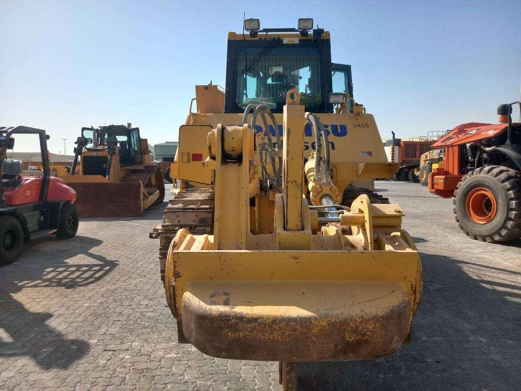 Komatsu D155A-6R (4pcs available for sale in Abu Dhabi) Foto 4