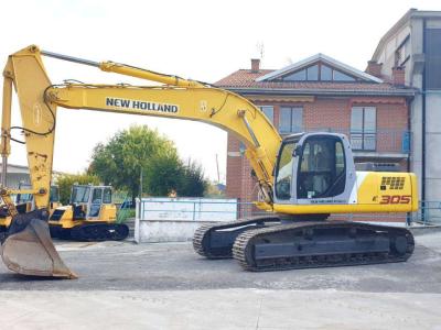 New Holland E305 vendida por Massucco T. Srl