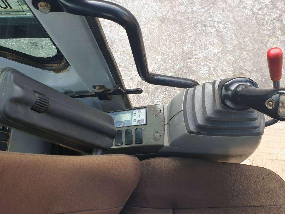New Holland E305 Foto 8