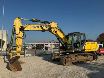 New Holland E245C vendida por MEK Srl