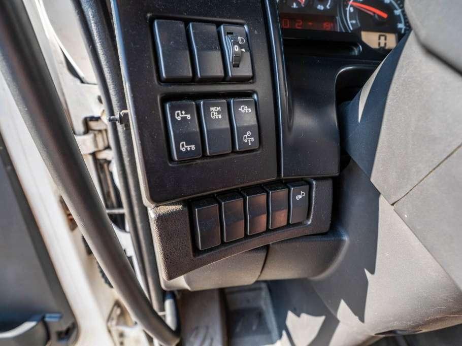 Renault D 16 WIDE 250 DXI DHOLLANDIA Foto 17