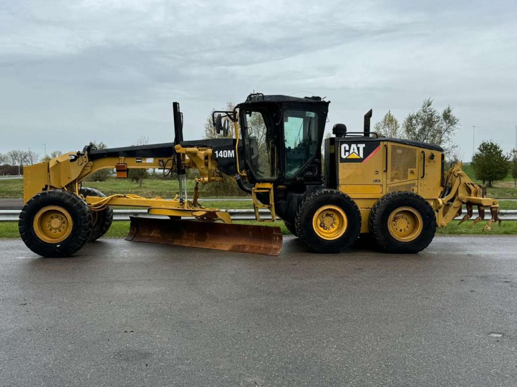 Caterpillar 140M Foto 1
