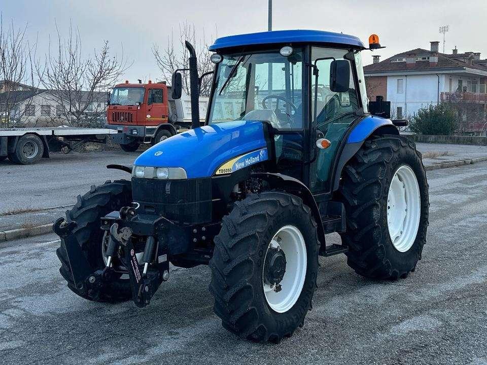 New Holland TD5050 4X4 Foto 1