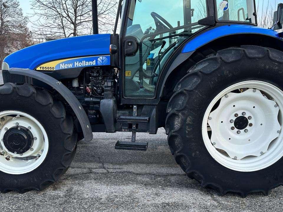 New Holland TD5050 4X4 Foto 3